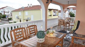 Balcony - Spacious Apartment in Vodice With Garden (Vodice)