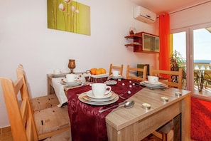 Apartment | Dining