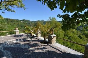 Apartment | Balcony - Peaceful Apartment in Modigliana With Swimming Pool (Modigliana)