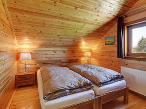 House | 4 bedrooms, individually furnished, travel crib
