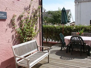 Balcony - Pretty Holiday Home in Saundersfoot With Garden (Saundersfoot)