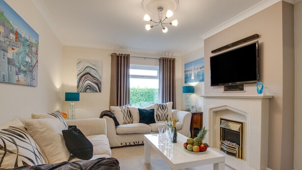 House | Exterior - Detached Holiday Home With Cosy Interior, Large Garden and Unique BBQ hut (St Austell)