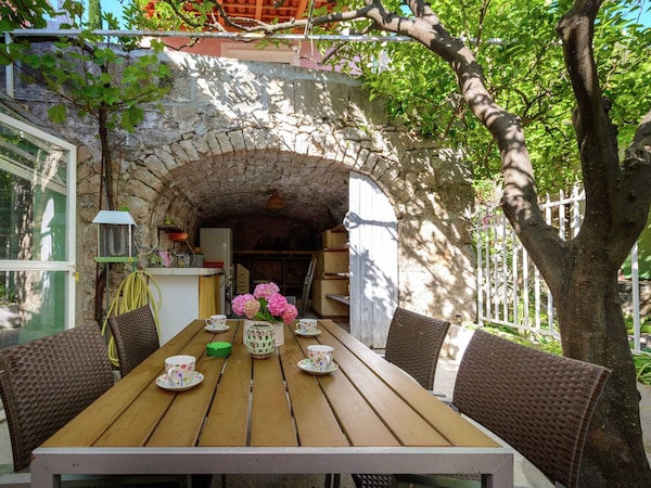 Lovely Mediterranean Home Near Beach With Private Open & Covered Terrace - Cavtat