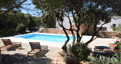 Home With a Private Terrace in a Quiet Area, Near the Sea
