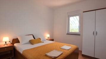 House | 3 bedrooms, individually furnished, bed sheets