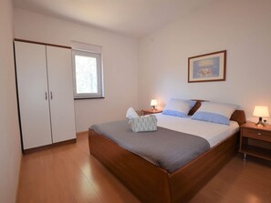 House | 3 bedrooms, individually furnished, bed sheets - Home With a Private Terrace in a Quiet Area, Near the Sea (Kolan)