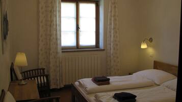 House | 3 bedrooms, individually furnished, bed sheets