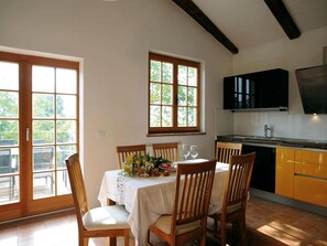 House | Dining - Mansion in Langhe With Pool and Winery Charm (Bastia Mondovì)