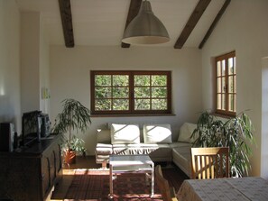House | Living room - Mansion in Langhe With Pool and Winery Charm (Bastia Mondovì)