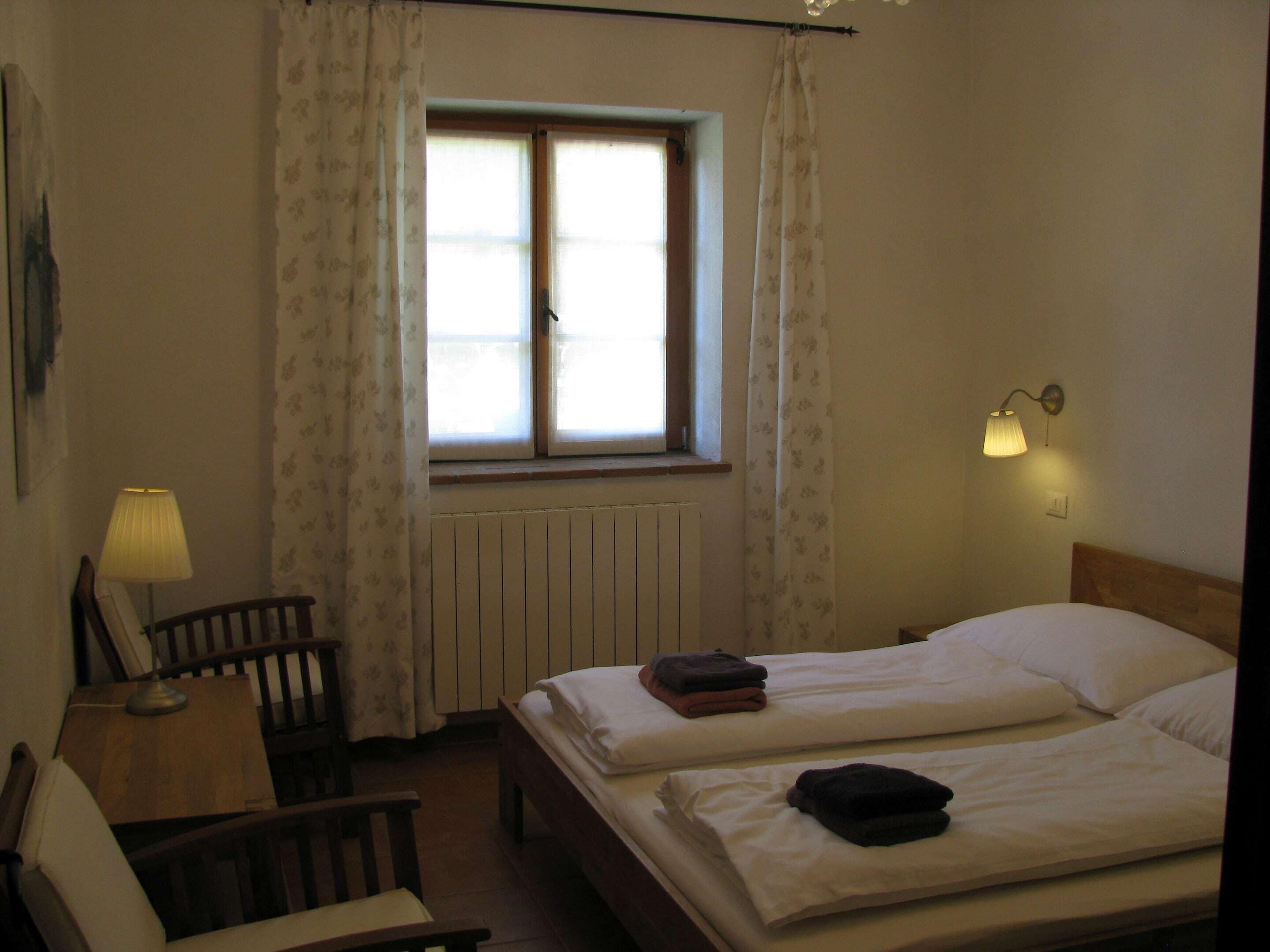 House | 3 bedrooms, individually furnished, bed sheets