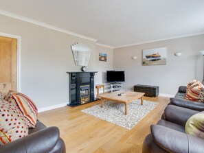 House | Living room - Chic Holiday Home in Aldeburgh With Garden (Aldeburgh)