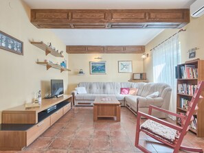 House | Living room - Alluring Holiday Home in Marcana With Private Swimming Pool (Marcana)