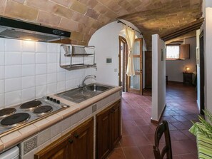 House | Private kitchen - Apartment in a Rustic House in the Tuscan Hills Near the Sea (Monterotondo Marittimo)
