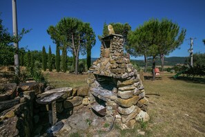 House | Property grounds - Apartment in a Rustic House in the Tuscan Hills Near the Sea (Monterotondo Marittimo)