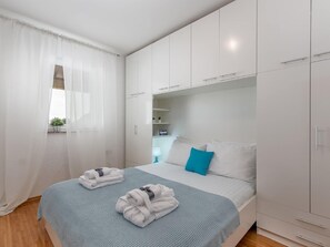 Apartment | 3 bedrooms, bed sheets