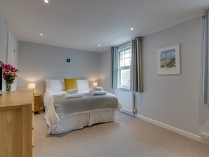 3 bedrooms, individually furnished, bed sheets - Cosy and Comfortable Holiday Home in the Centre of Padstow, Close to the Beach (Padstow)