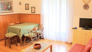 Living room - Stunning Holiday Home on the Edge of Village With Terrace (Lazise)