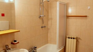Bathroom - Stunning Holiday Home on the Edge of Village With Terrace (Lazise)