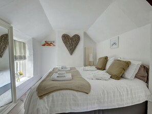 1 bedroom, individually furnished, bed sheets - Quaint Holiday Home in Combe Martin near Beach (Ilfracombe)