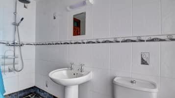 House | Bathroom | Shower, towels