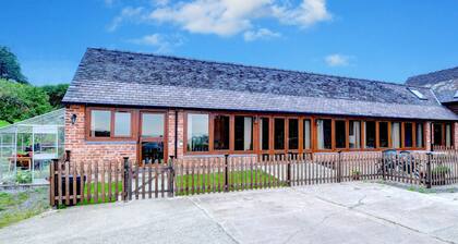 Cozy Holiday Home in Berriew near River Rhiw