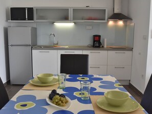 Apartamento | Cocina privada | Trona infantil