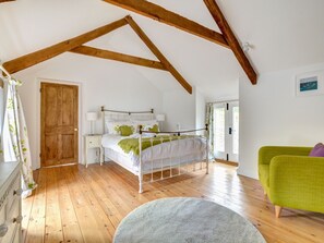 2 Schlafzimmer, individuell eingerichtet, Bettwäsche