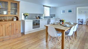 Unclassified image, 4 of 30, button - Bright, Spacious Holiday Home in Cornwall With a Garden and a Wood-burning Stove (Bodmin)