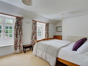 4 Schlafzimmer, individuell eingerichtet, Bettwäsche