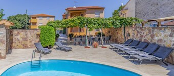 Villa in Peroj With Pool Near Beach