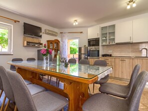 House | Dining