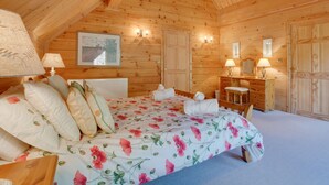 3 bedrooms, individually furnished, bed sheets - Pleasant Holiday Home in Little Petherick near Padstow (Wadebridge)