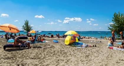 Elegant Holiday Home in Lazise with Swimming Pool near Lake