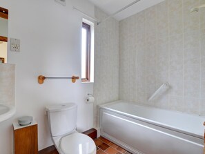 Ferienhaus | Badezimmer | Duschwanne, Handtücher