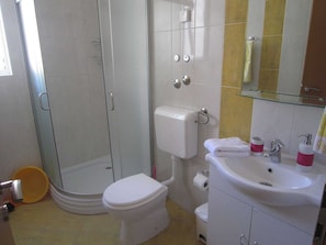 Apartment | Bathroom