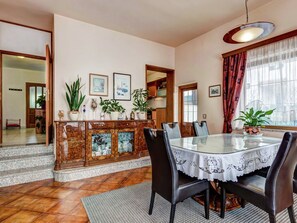 Dining - Spacious Holiday Home in Podstrana With Terrace (Podstrana)