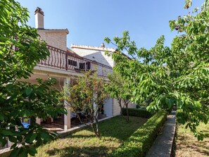 Exterior - Spacious Holiday Home in Podstrana With Terrace (Podstrana)