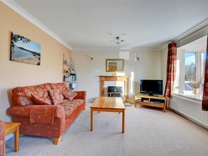 Fireplace, DVD player - Modern Holiday Home in Saundersfoot With Terrace (Saundersfoot)