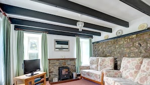 Fireplace, DVD player - Holiday Home With Authentic Wooden Beams, Natural Stone Walls, and a Lovely Garden (Haverfordwest)