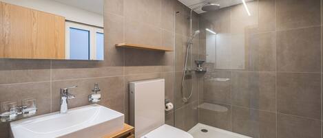 Combined shower/tub, hair dryer, towels, soap