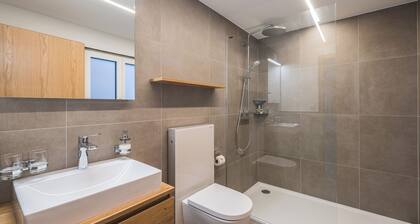Top vacation apartment for families, large play and sunbathing area, central and quiet