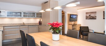 Top vacation apartment for families, large play and sunbathing area, central and quiet