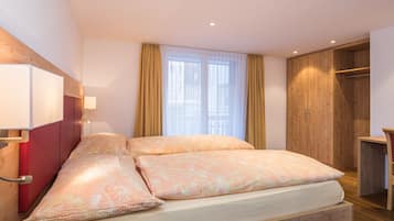 3 chambres, bureau, fer et planche à repasser, lit parapluie