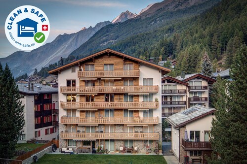 Top vacation apartment for families, large play and sunbathing area, central and quiet