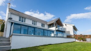 Unclassified image, 3 of 19, button - Luxury Property With Magnificent Panoramic Views of the sea (Saundersfoot)