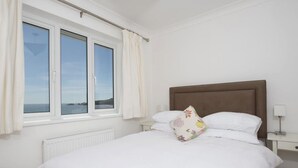 Unclassified image, 4 of 19, button - Luxury Property With Magnificent Panoramic Views of the sea (Saundersfoot)