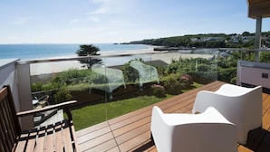 Unclassified image, 2 of 19, button - Luxury Property With Magnificent Panoramic Views of the sea (Saundersfoot)