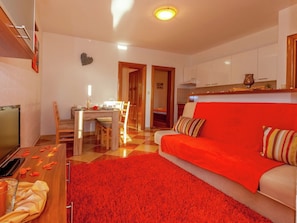 Apartment | Private kitchen - Cottage in Croatia Near Beach & Town Centre (Crikvenica)