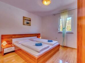 Apartment | 3 bedrooms, bed sheets