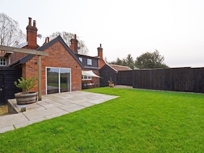 Exterior - A Traditional yet Modern House With a Magnificent Garden and a Fantastic View (Woodbridge)